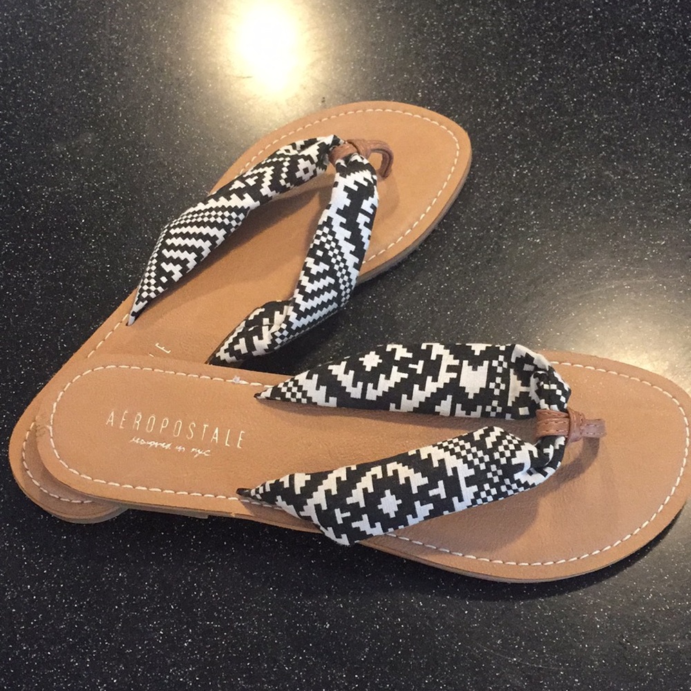 Black and white casual flip flops